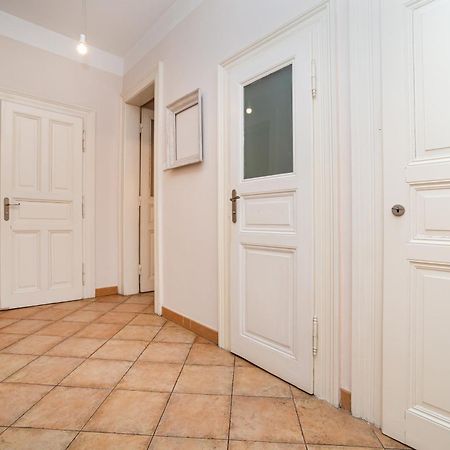 Large And Modern Apartment In The Heart Of プラハ エクステリア 写真