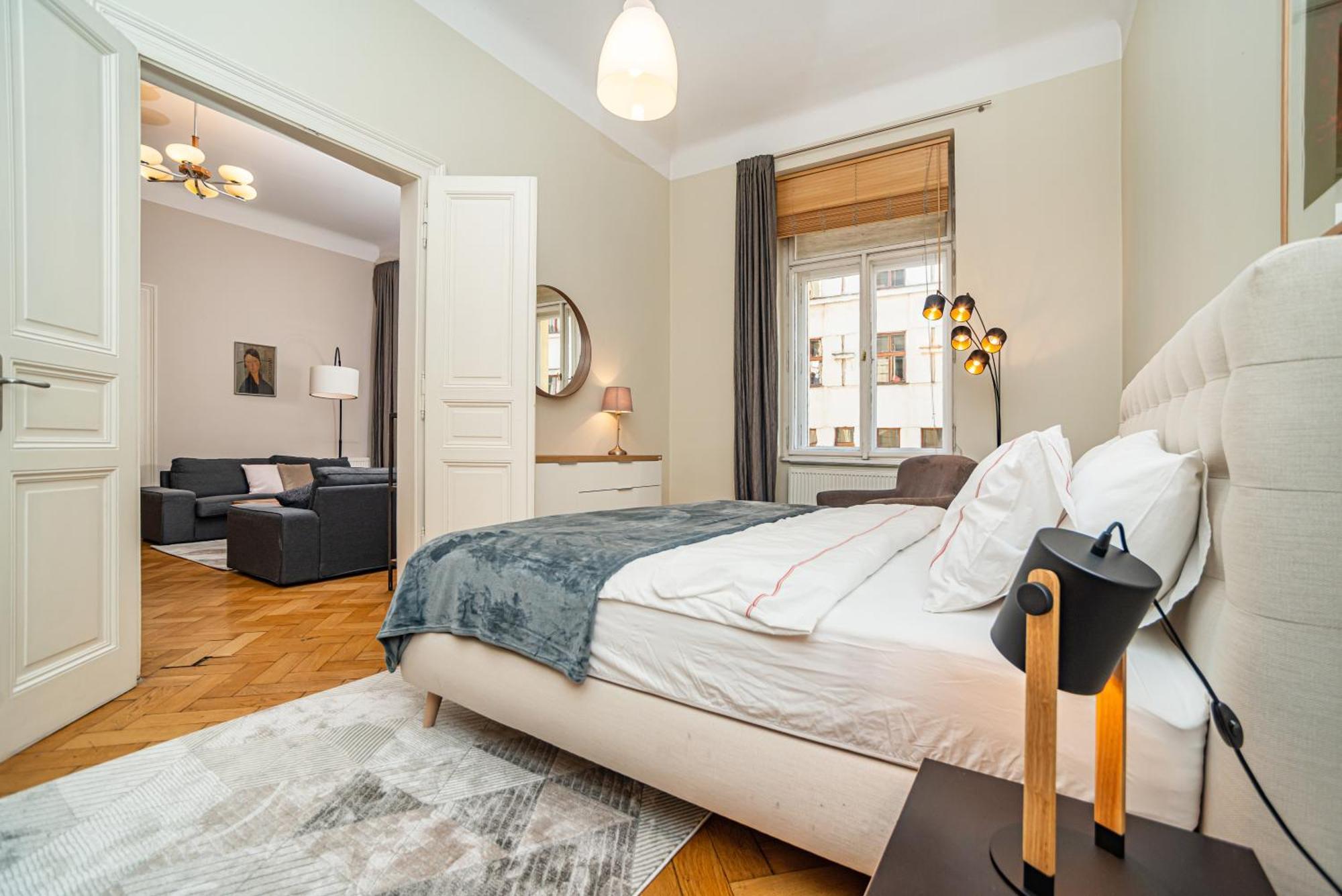 Large And Modern Apartment In The Heart Of プラハ エクステリア 写真