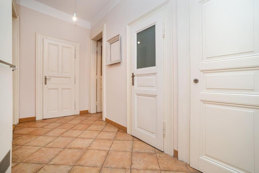 Large And Modern Apartment In The Heart Of プラハ エクステリア 写真